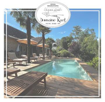 Maison d’hôte pour 2 personnes, avec piscine et sauna ainsi que jardin et jacuzzi dans Ratenelle