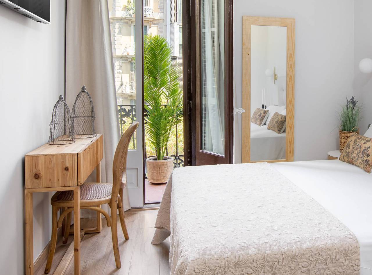 Mariet - Deluxe double room with balcony in Barcelona Centre, Barcelone
