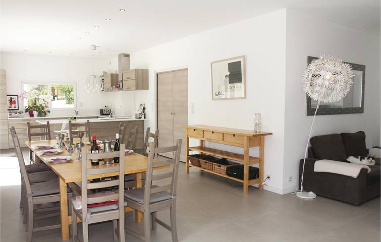 2km from Montélimar center: Pool, Garden, Parking! in Montélimar, Nyons region