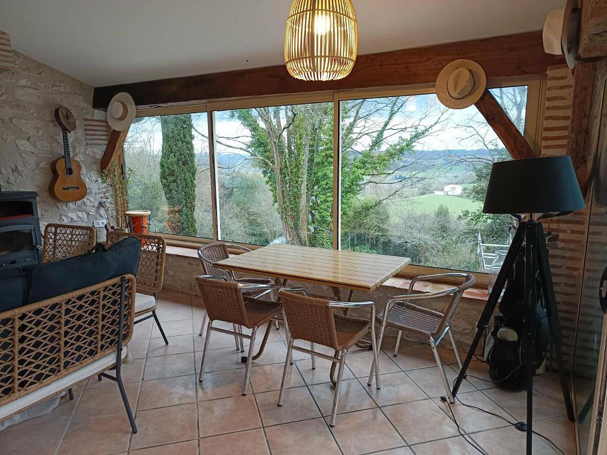 Two-Bedroom House in Monclar, Région de Villeneuve-sur-Lot