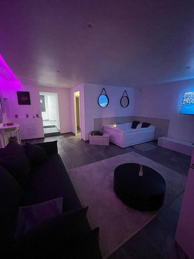 Gîte pour 4 personnes, avec jacuzzi et jardin à Pont-de-Chéruy