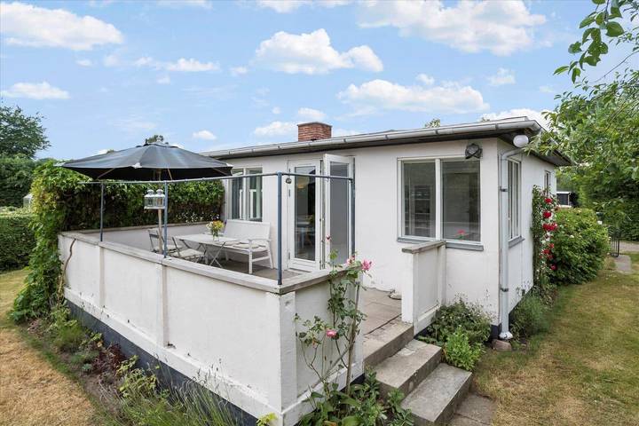 Ferieudlejning for 4 personer, med terrasse i Ajstrup Strand