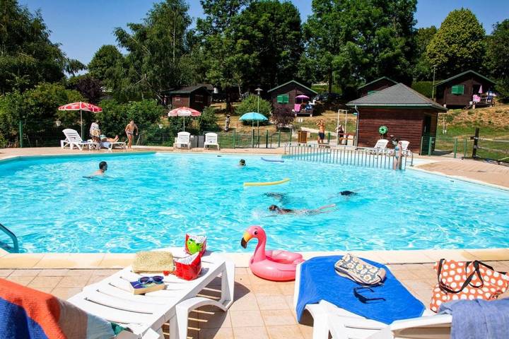 Location de vacances pour 2 personnes, avec piscine et terrasse, animaux acceptés à Tauves - 3