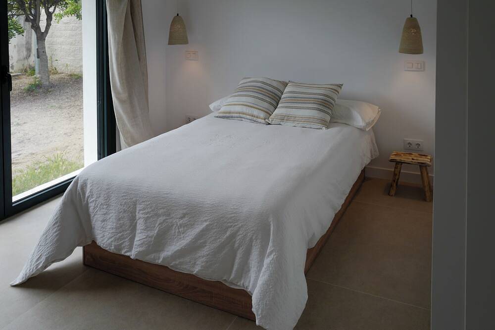 Marvelous 4-bedroom luxury Mountain Villa with private pool and garden in Sotillo de la Adrada, Ávila Region