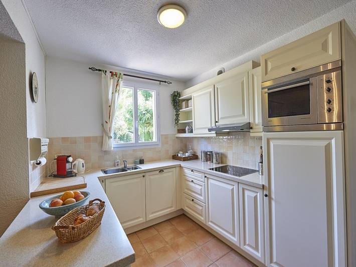 Location de vacances pour 8 personnes, avec jardin et piscine à Nans-les-Pins - 3