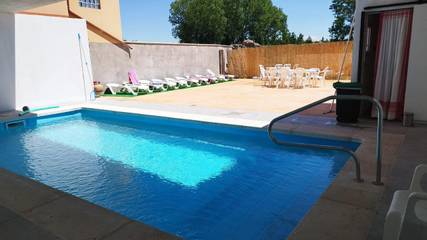 Casa rural para 13 personas, con vistas además de jardín y piscina en Santa María la Real de Nieva