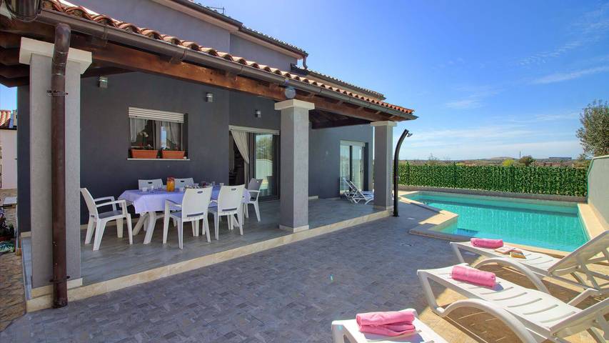 Ferienhaus für 7 Personen, mit Terrasse und Garten sowie Pool in Pula - 3