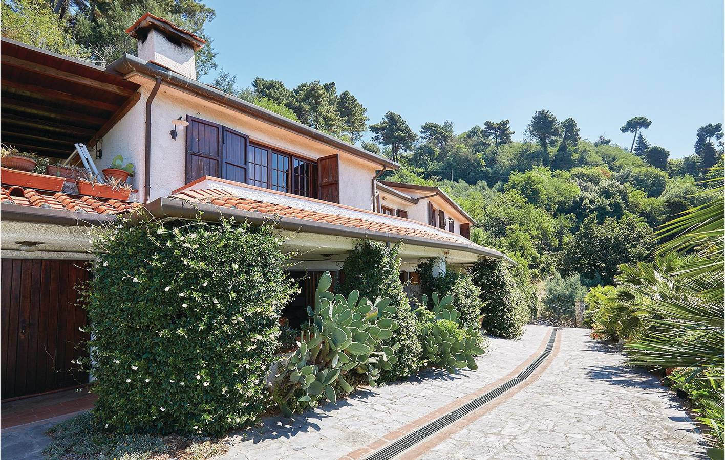 Geheel vakantieappartement, Zwembad met parkeerplaats en WiFi in Camaiore, Italiaanse Rivièra