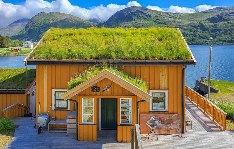 Vacation rental for 5 people, with Terrace and Yard in Lofoten