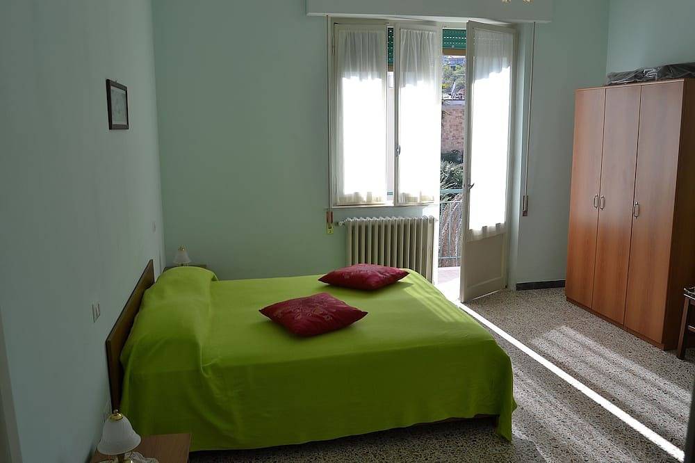 Entire apartment, Air conditioning, wifi and wall internet, 150 meters from the sea, 450 meters from the center in Roseto degli Abruzzi, Adriatic Coast Abruzzo