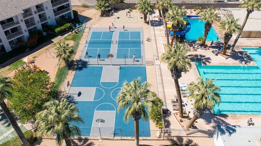 Vacation rental for 10 people, with pool and hot tub as well as balcony in St. George (UT)