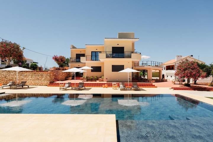 Chambre d’hôte pour 4 personnes, avec Terrasse et Jardin ainsi que Piscine et Vue dans Avis