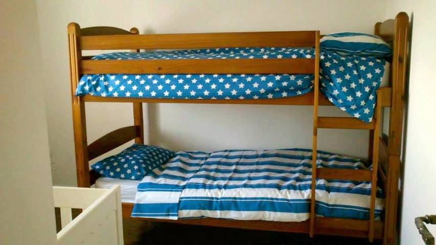 Location de vacances pour 4 personnes, avec piscine ainsi que vue et jardin, adapté aux familles à Échallat - 3
