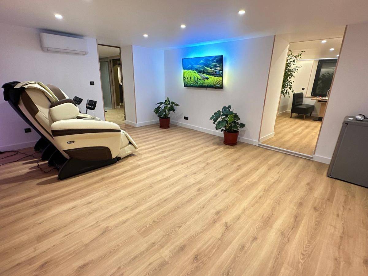 King Room with Pool View in Castres, Région de Castres