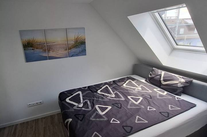 Appartement entier, Modern attic apartment with flair in a good location in Karlsruhe, Plaine du Rhin