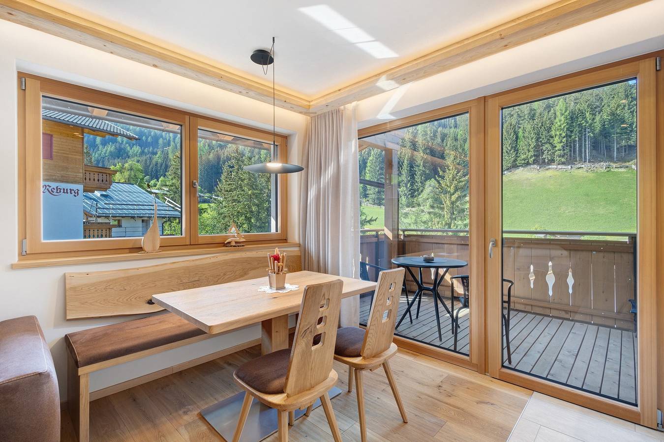 Ganze Wohnung, Apartment 'Weissbrunn Alexander' mit Bergblick, gemeinsamer Terrasse und Wlan in Santa Magdalena (Eisacktal), Villnöß