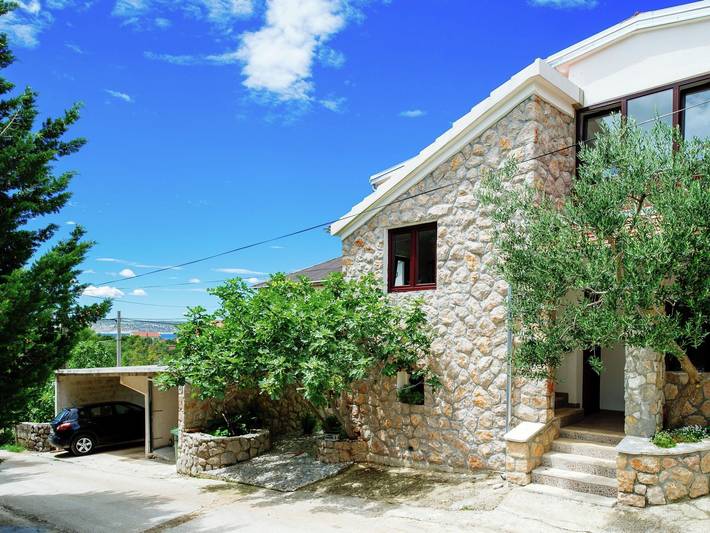 Ferienwohnung für 3 Personen, mit Balkon/Terrasse und Garten in Starigrad
