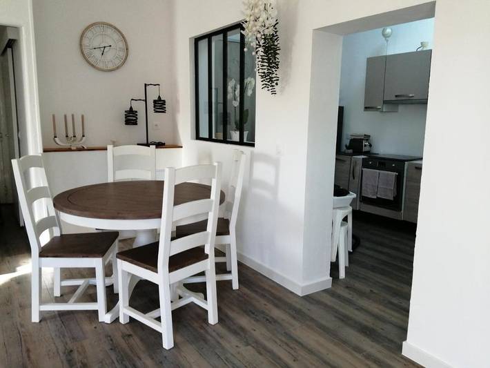 Location de vacances pour 4 personnes, avec vue ainsi que jardin et piscine à Eyguières - 3