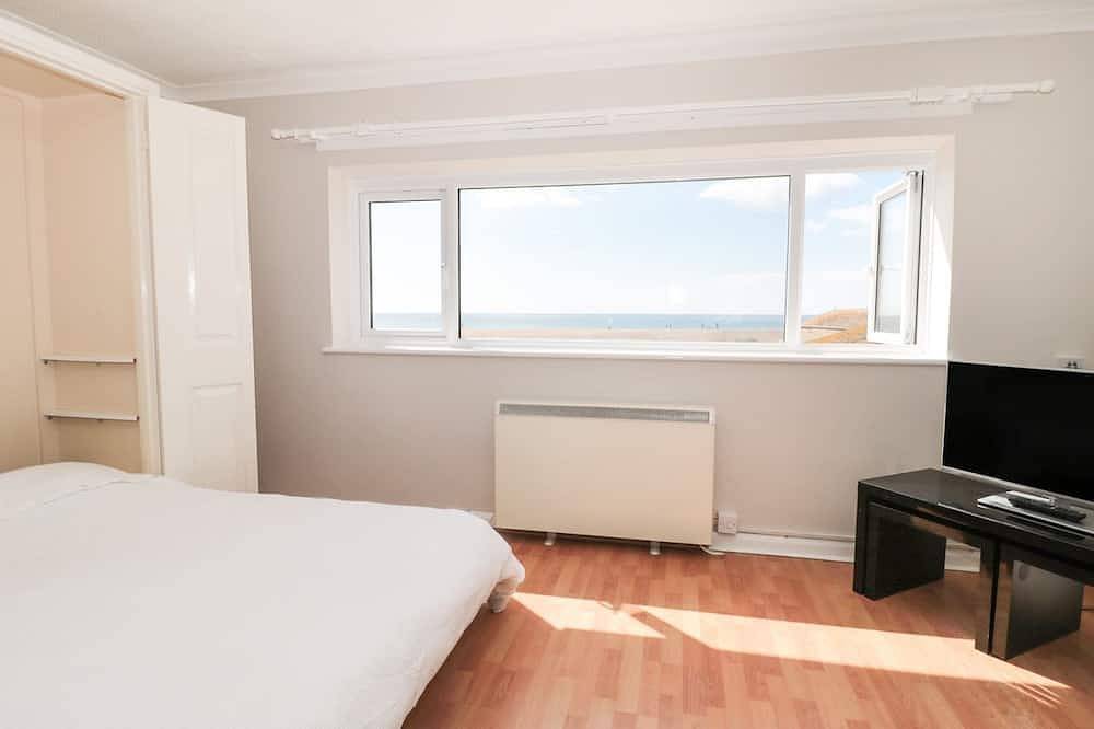 Flat 30, pet friendly, country holiday cottage in West Bay in West Bay, Dorset