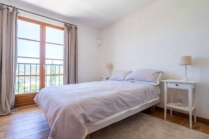 Location de vacances pour 8 personnes, avec terrasse et jardin à Saint-Hippolyte-de-Montaigu - 4