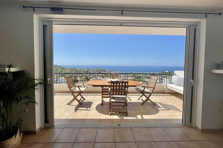 Location de vacances pour 7 personnes, avec jardin dans Saronida