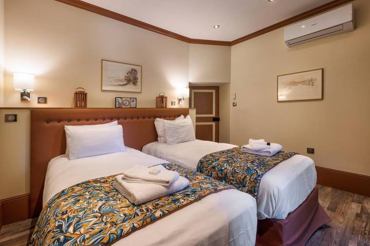 Location de vacances pour 15 personnes, avec piscine et vue ainsi que sauna et terrasse à Burnand - 2