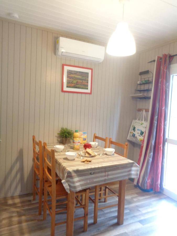 Maison de vacances pour 4 personnes, avec jacuzzi et sauna ainsi que jardin et piscine, adapté aux familles
