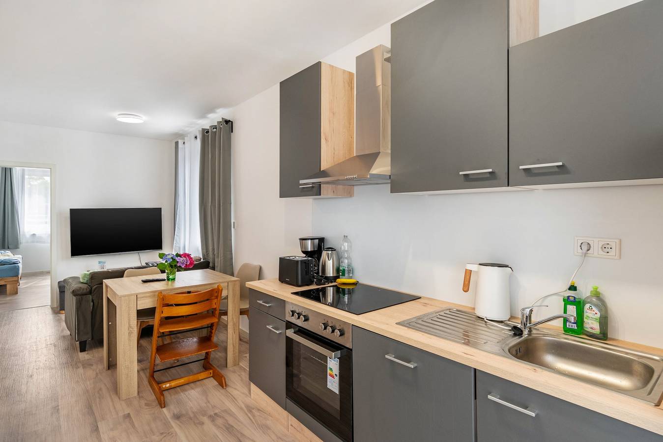 Entire apartment, Apartment 'Haus Seeluft - W1' with Shared Terrace and Wi-Fi in Stollhamm, Butjadingen