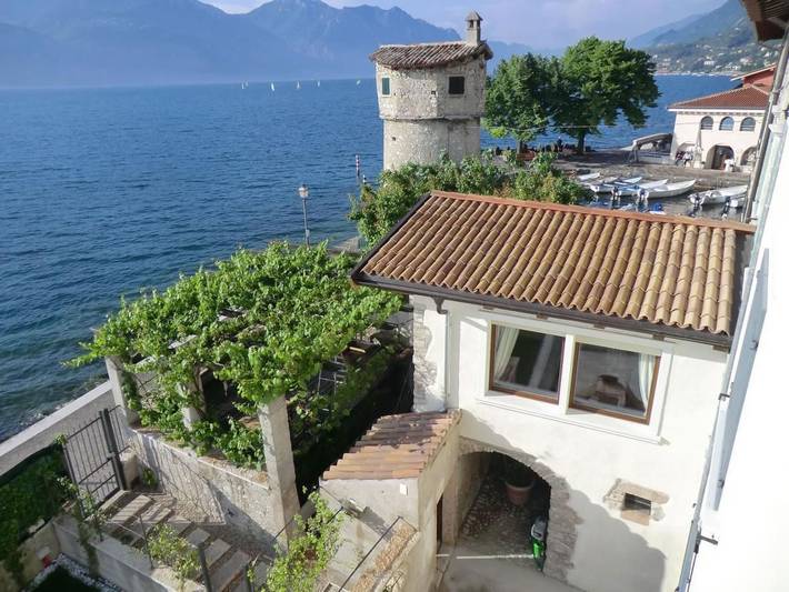 Traumhafter Rustico direkt am Ufer des Gardasees in Cassone di Malcesine, Malcesine