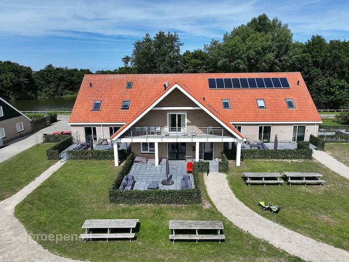 Ferienhaus für 24 Personen, mit Balkon/Terrasse und Terrasse sowie Garten