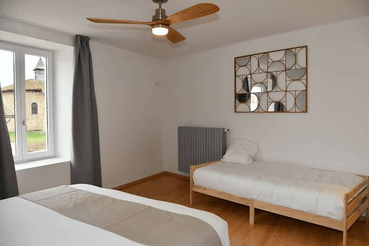 Location de vacances pour 7 personnes, avec balcon ainsi que piscine et jardin à La Côte-Saint-André - 4