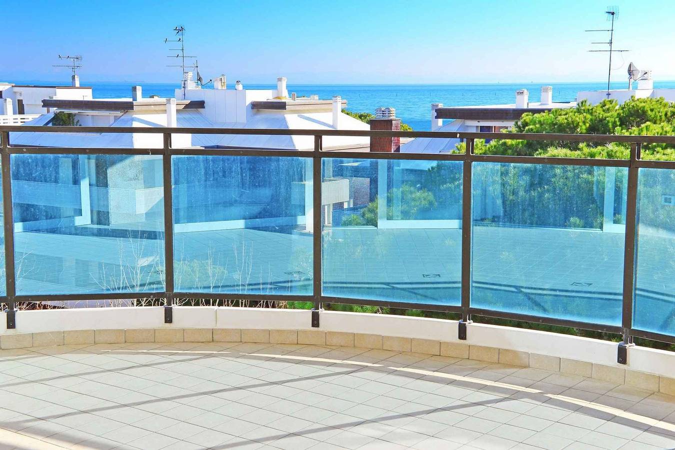 Appartamento intero, Appartamento con aria condizionata e balcone vicino alla spiaggia  in Lignano Sabbiadoro, Provincia d'Udine
