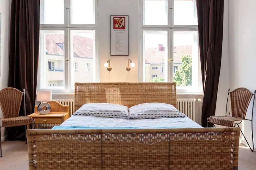 Ganze Wohnung, Charmante Altbauwohnung direkt am Schlosspark im Herzen Berlins in Charlottenburg Berlin, Berlin