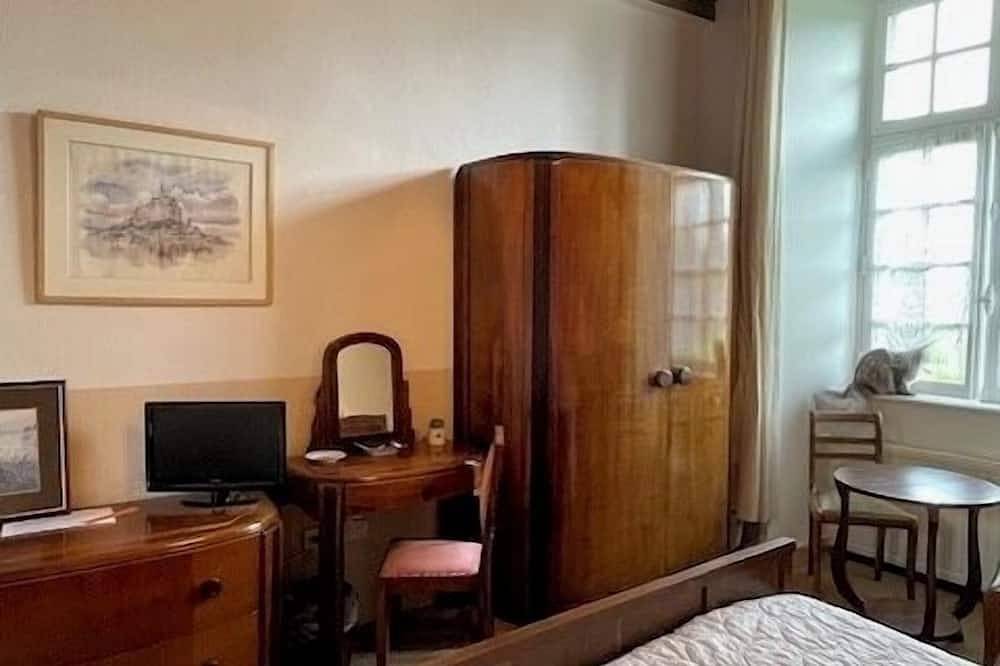 Chambre d'hôtes au rez de chaussée du Domaine de Braffais in Braffais, Côte de la Déroute