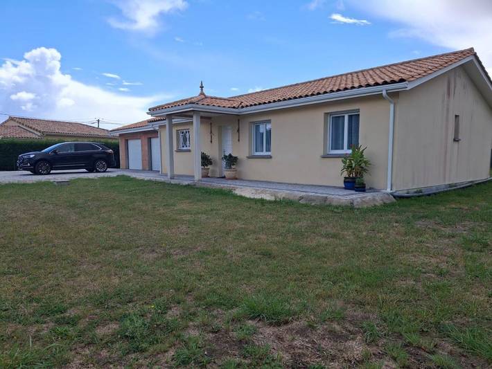 Location de vacances pour 6 personnes, avec jacuzzi et jardin, animaux acceptés à Eyrans