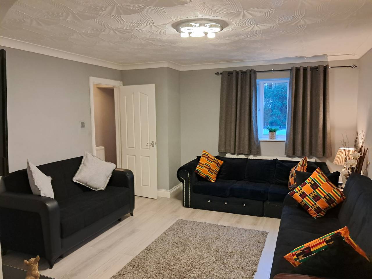 London Excel 3Bed House Sleeps 6 - Car park for 2 in Newham, London