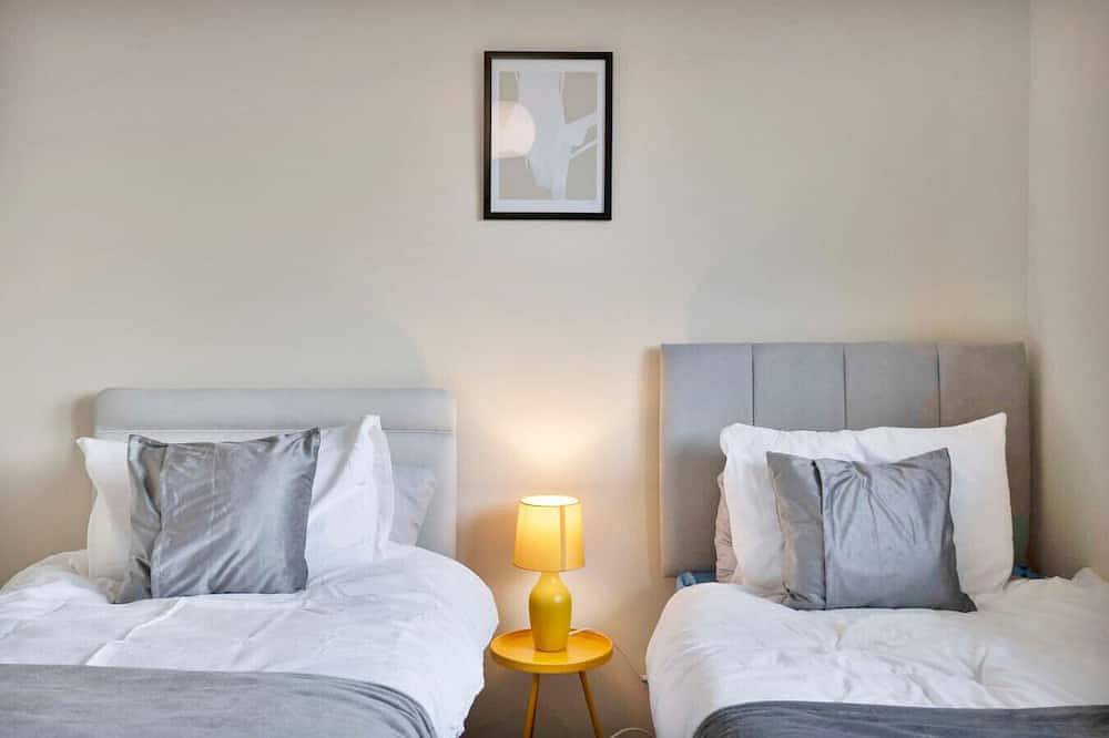 Entire apartment, Free Parking | Central | 2 Bedroom | 4 Guests in Livingston, West Lothian