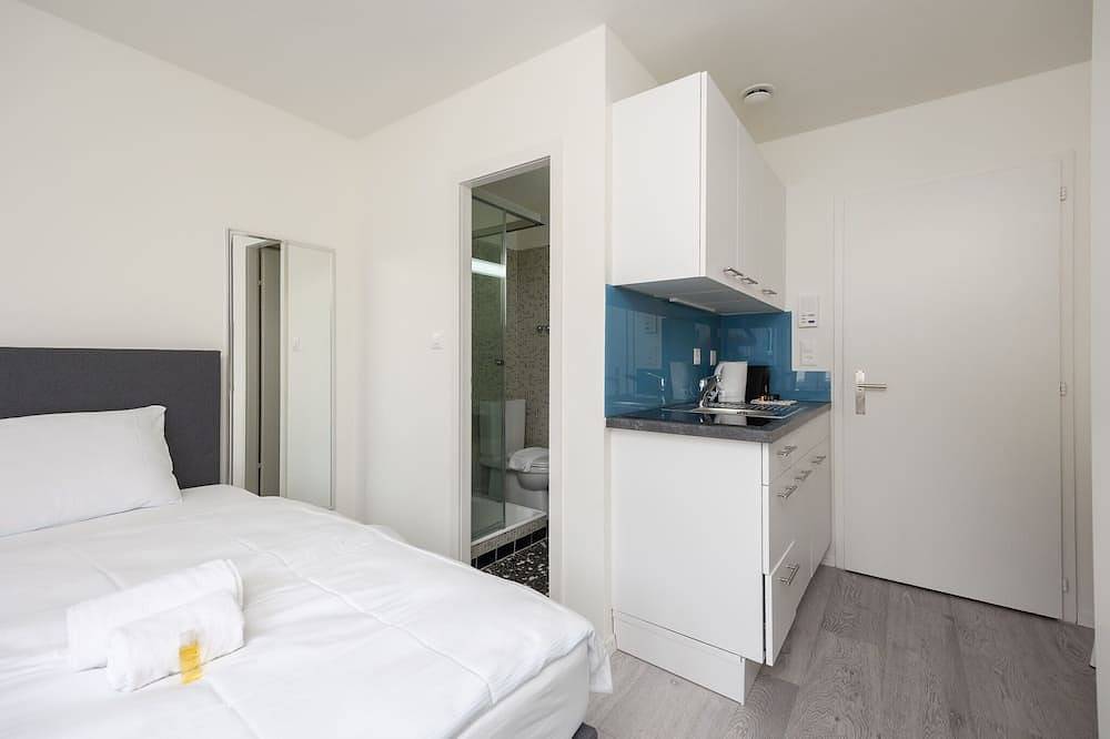 Ganze Wohnung, Urban Oasis with Queen Bed and City View (Be-43) in Zürich, Bezirk Zürich