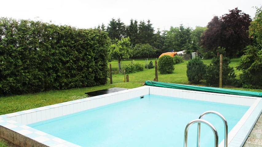 Ferienwohnung für 3 Personen, mit Pool und Garten