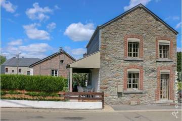 Gîte pour 4 personnes, avec jacuzzi ainsi que terrasse et jardin à Daverdisse