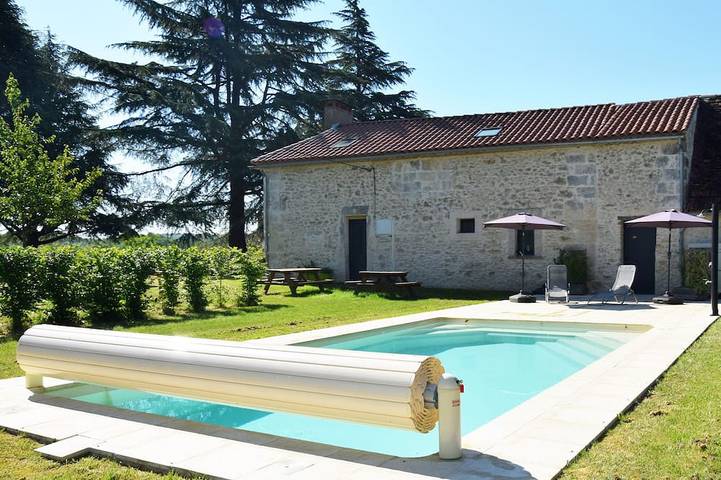 Gîte pour 8 personnes, avec terrasse et jardin - 1