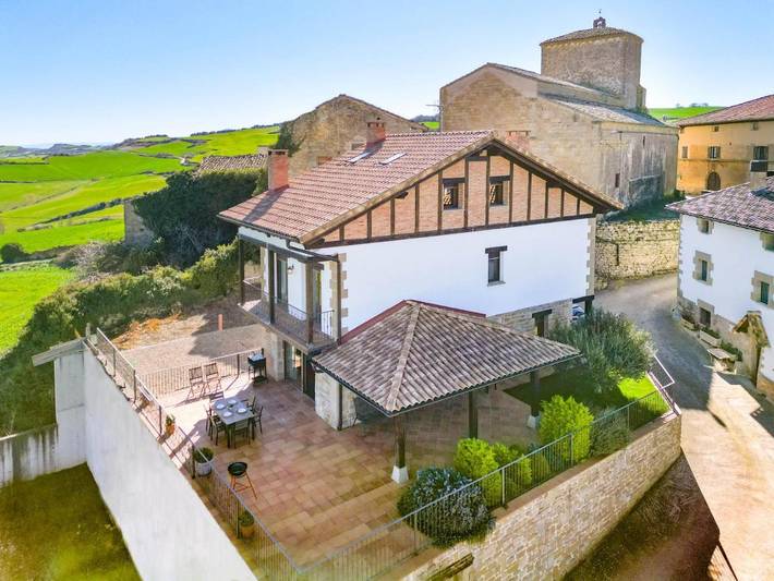 Casa rural para 14 personas, con jardín y terraza, Se admiten mascotas en Tierra Estella