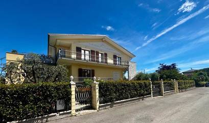 Chambre d’hôte pour 2 personnes, avec terrasse ainsi que jardin et vue à Desenzano del Garda