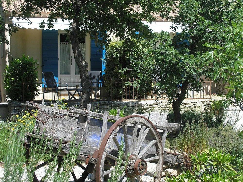 Chambres de charme climatisées Le Clos des Lavandes - Luberon double in Lacoste, Parc naturel régional du Luberon