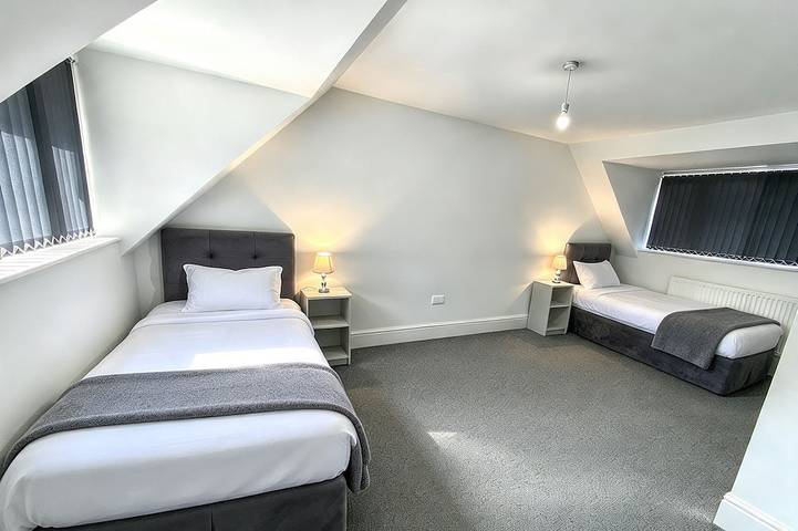 Maison sécurisée pour entrepreneurs | Parking | 8 couchages in Wolverhampton, Région de Birmingham
