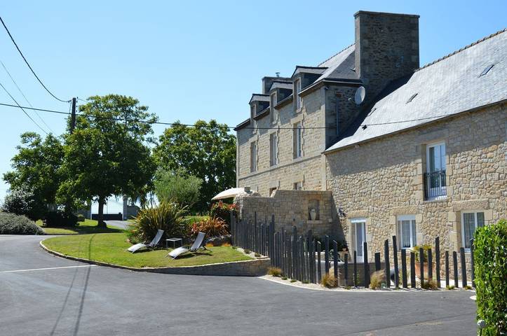Gîte pour 3 personnes, avec terrasse et jardin à Plancoët