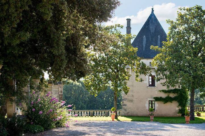 Location de vacances pour 7 personnes, avec Balcon ainsi que Terrasse et Jardin à Charras (homonymie)