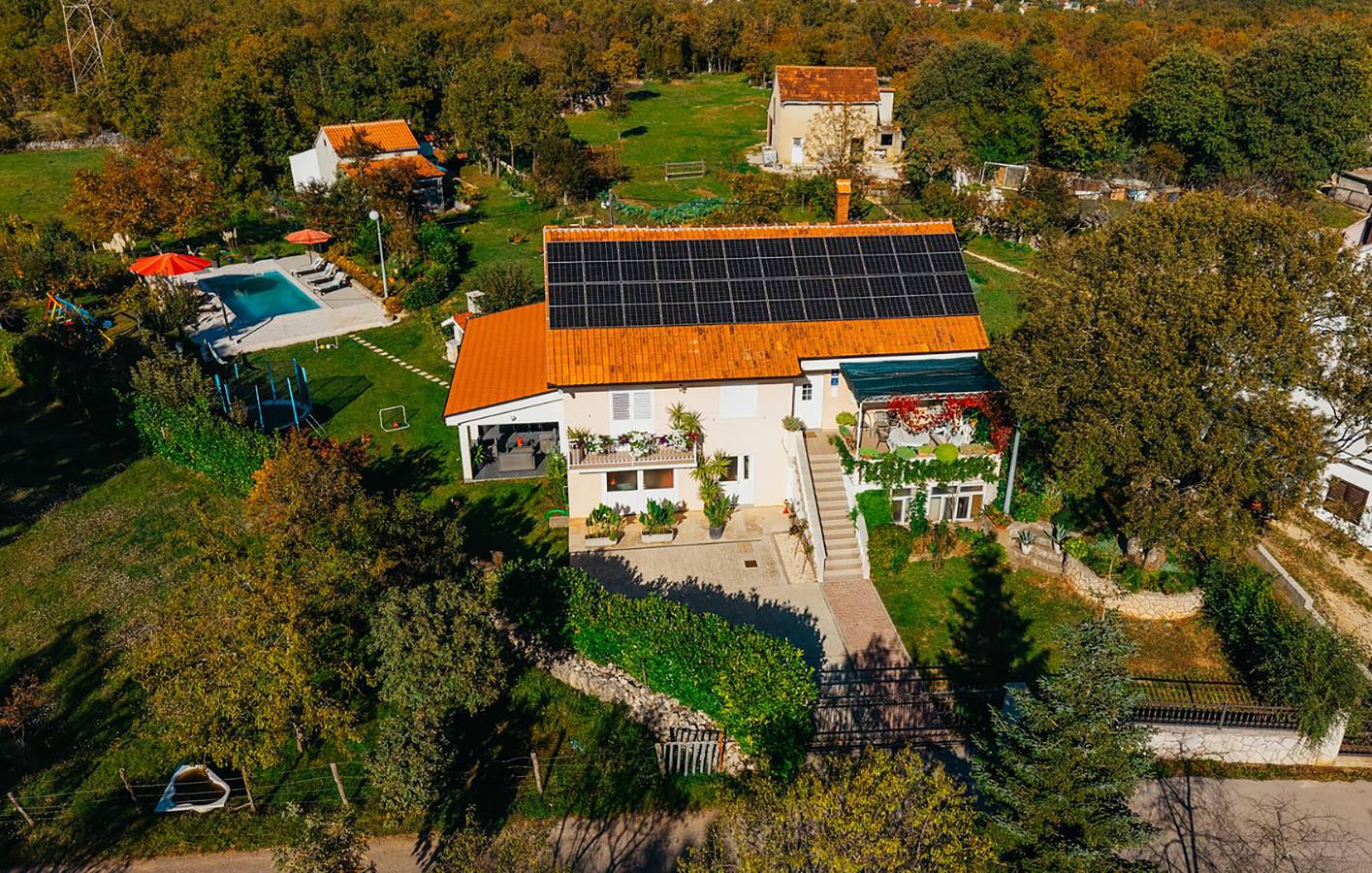 Gemütliche 125 m² große Wohnung mit Pool, Terrasse und WLAN in der Nähe des Flusses Ričina in Imotski, Makarska Riviera