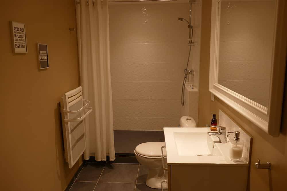 Entire apartment, Garden apartment with private pool in Périgueux, Périgord Blanc