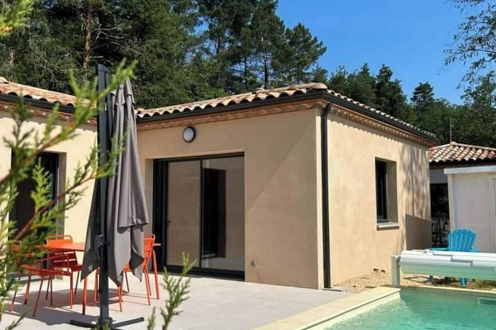 Villa pour 4 personnes, avec terrasse ainsi que jacuzzi et jardin - 1